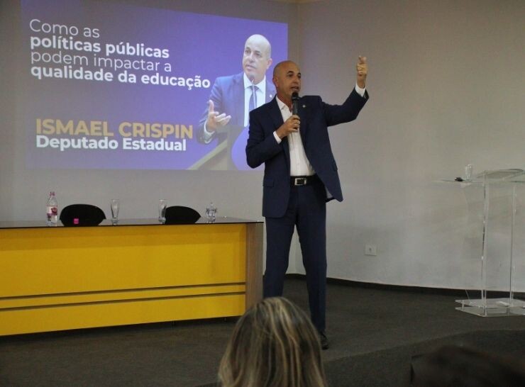 Com investimentos em diversos municípios, Ismael Crispin destaca compromisso com a educação e a valorização dos professores
