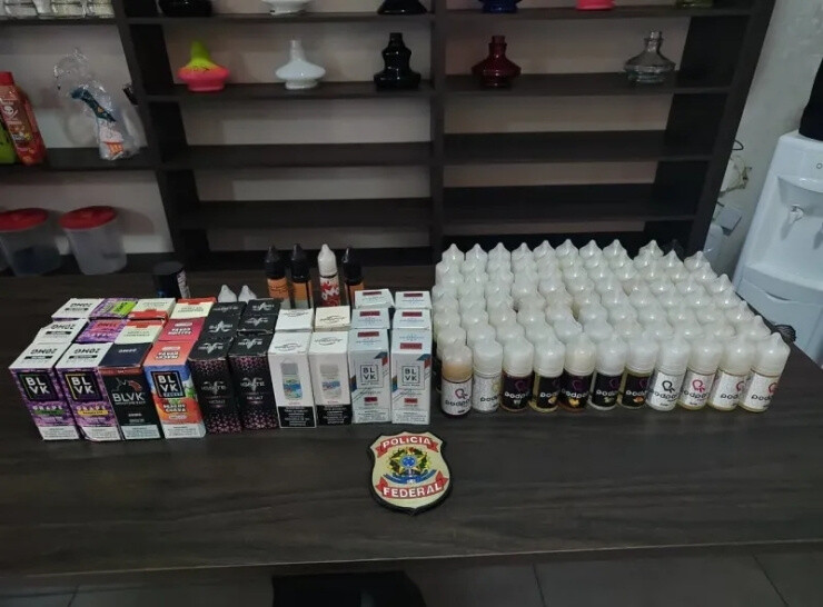 PF deflagra Operação Smokeout e cumpre mandados em Rolim de Moura e Alta Floresta por contrabando de cigarros eletrônicos