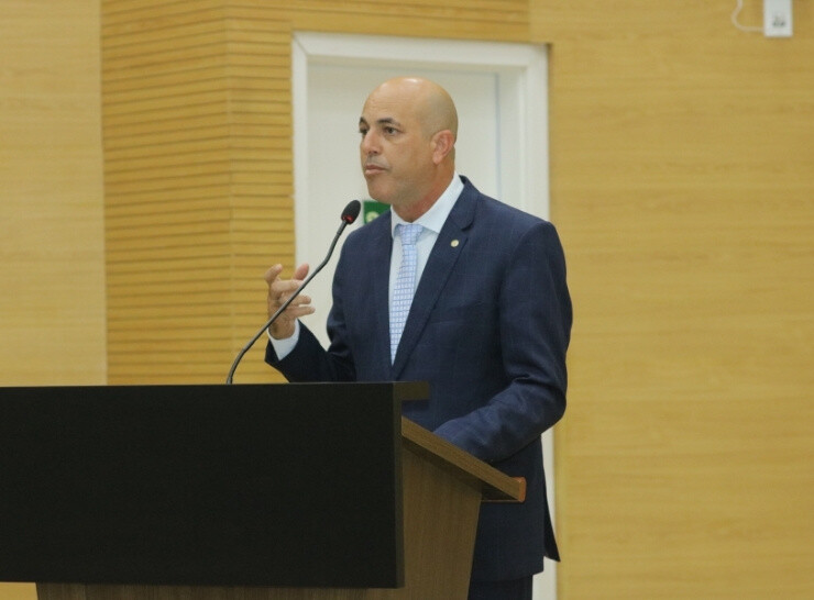 Proposta do deputado Ismael Crispin assegura certidões em braile e áudio para pessoas com deficiência visual