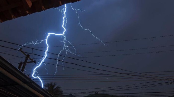 Alerta: em períodos chuvosos, população deve redobrar cuidados com a rede elétrica