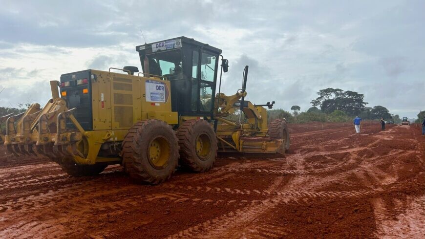 Obras de terraplanagem avançam na RO-494, na região da Zona da Mata
