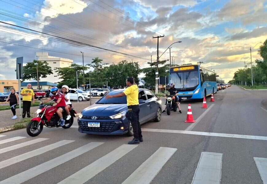 Trânsito mais seguro e humano é tema de ação educativa no Espaço Alternativo, em Porto Velho