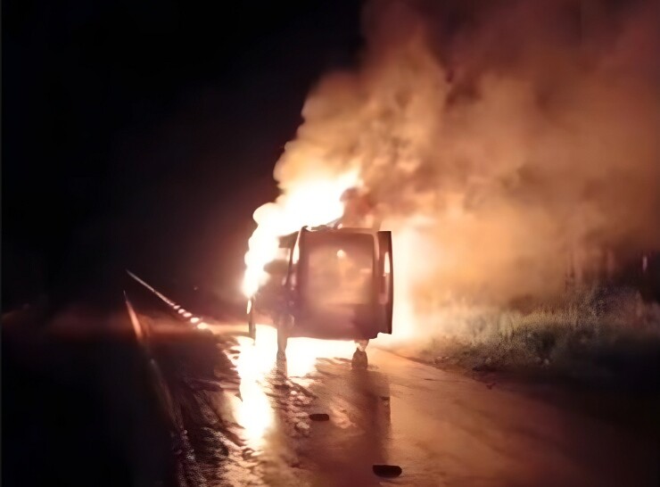 Ambulância de Alta Floresta D´Oeste é destruída por incêndio durante deslocamento na RO-479