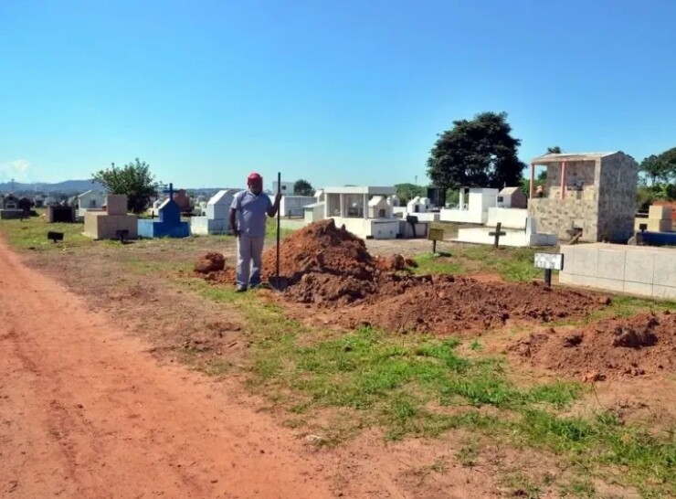 Coveiro é morto a tiros dentro de cemitério na Linha 06, em Cacoal