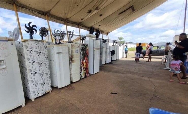 Mais de 60 famílias do Morar Melhor recebem geladeiras e ventiladores econômicos da Energisa