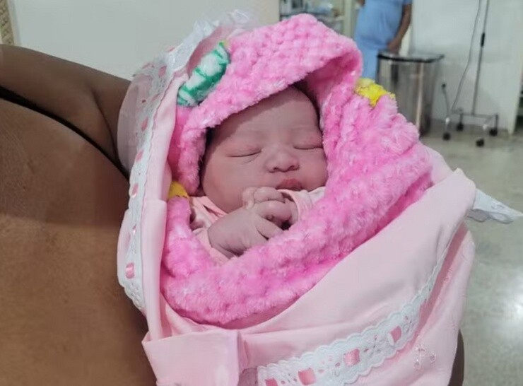 Primeiro bebê de 2026 nasce em Ariquemes, RO; é uma menina