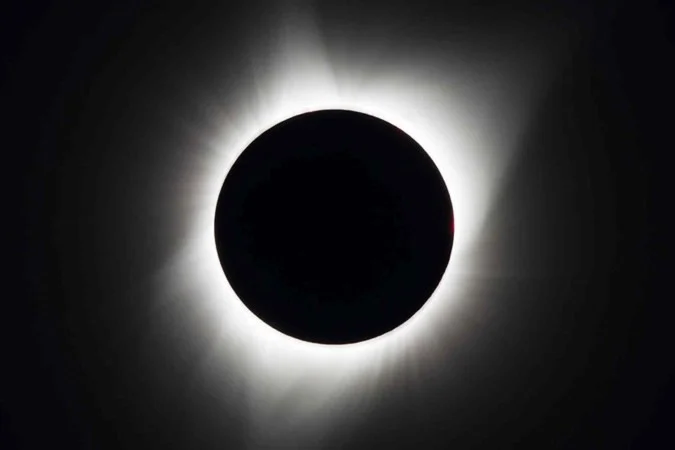 Eclipse solar total poderá escurecer o céu por mais de seis minutos