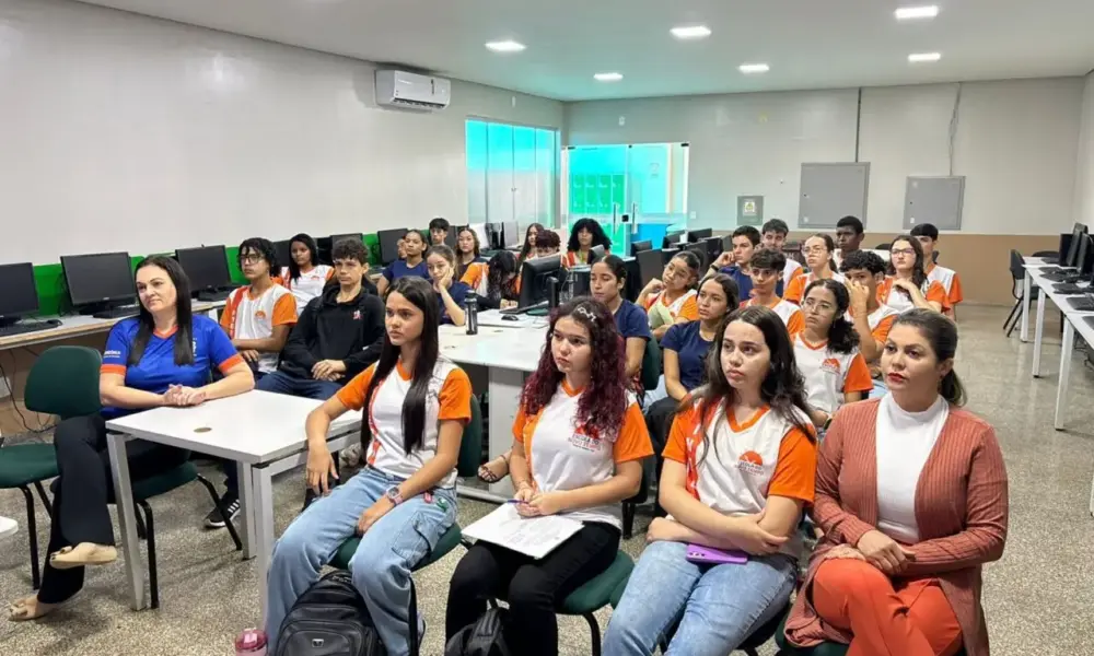 Lançamento de caderno orientador amplia participação estudantil na rede estadual em Rondônia