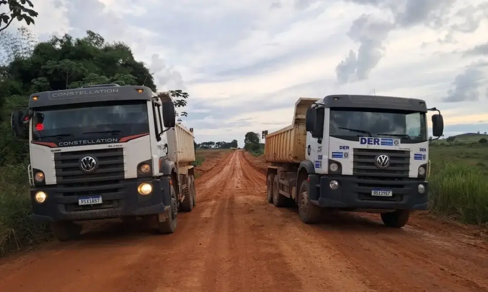 Serviços de manutenção das rodovias na RO-458 e RO-140 são realizados no Vale do Jamari