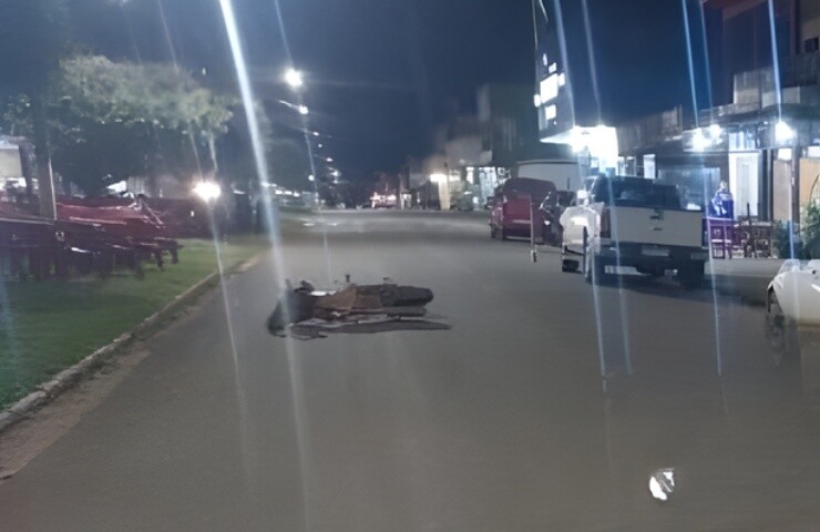 Alta Floresta – Mulher é atropelada por motocicleta ao atravessar avenida e duas pessoas ficam feridas