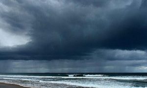 Frente fria associada a ciclone pode atingir o Brasil com chuva severa nos próximos dias; veja