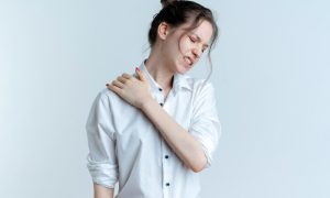 Problema silencioso no ombro pode levar anos para ser diagnosticado e atingir até 5% da população