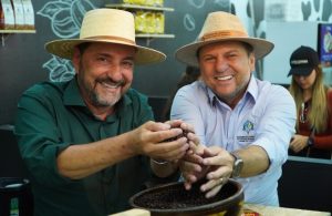 Em visita à Rondônia Rural Show, Hildon Chaves defende investimentos no “Ouro Verde”