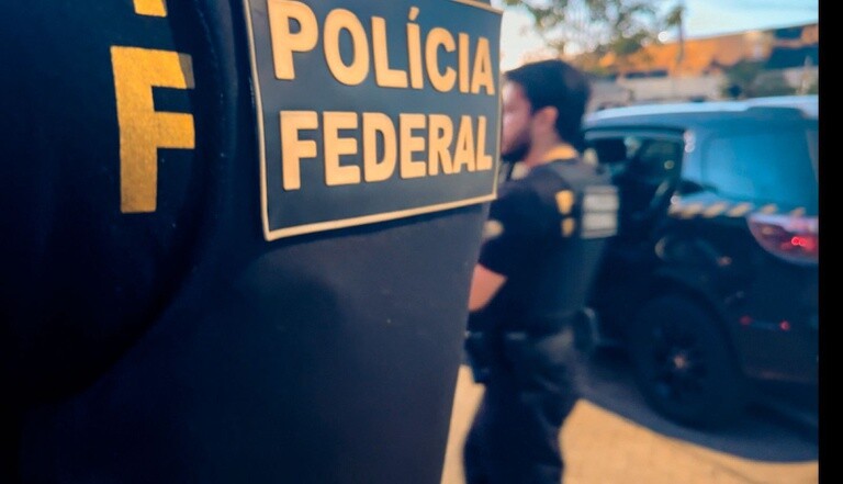 Polícia Federal atua na prisão de foragido da Justiça brasileira