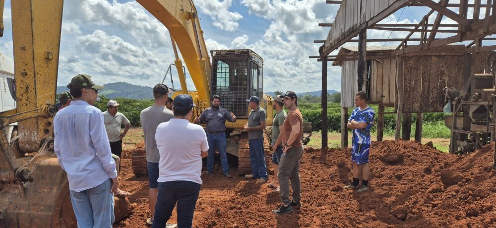 Jean Oliveira acompanha início de obra de barracão para produtores rurais de Nova Gease