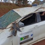 Alto Alegre dos Parecis: Carro oficial da Prefeitura capota na Linha P-70 e deixa motorista ferido