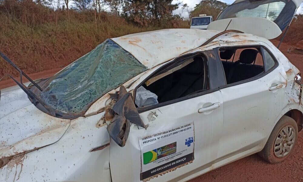 Alto Alegre dos Parecis: Carro oficial da Prefeitura capota na Linha P-70 e deixa motorista ferido