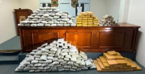 PRF e PM apreendem quase 243 kg de drogas antes que carga chegasse a Rolim de Moura