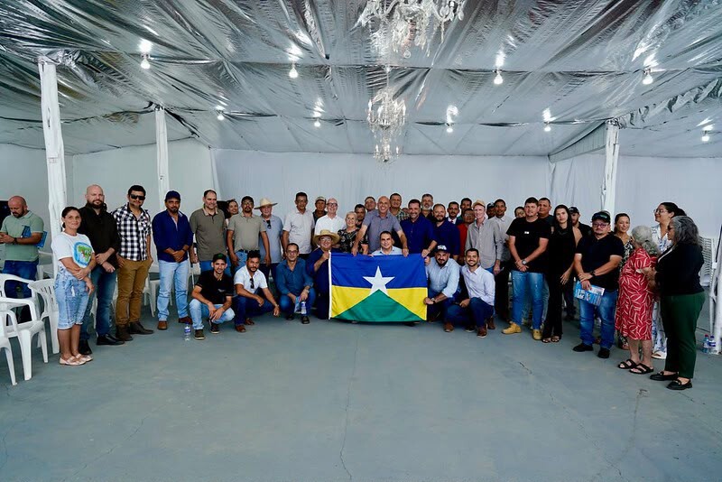 Hildon Chaves é recebido em Buritis por caravanas de lideranças da região