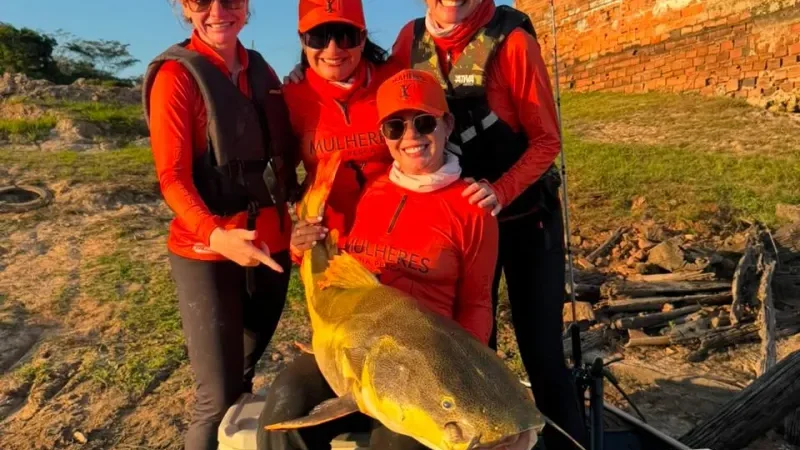 Foto 1 da matéria: Quatro advogadas conquistam 1º lugar no Mulheres na Pesca com pirarara de 1,27 metro no Rio Guaporé